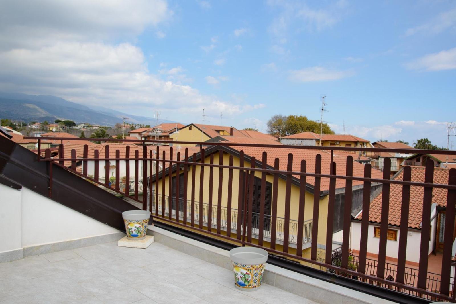 Il Sole Dell'Etna Apartamento Aci SantʼAntonio Exterior foto
